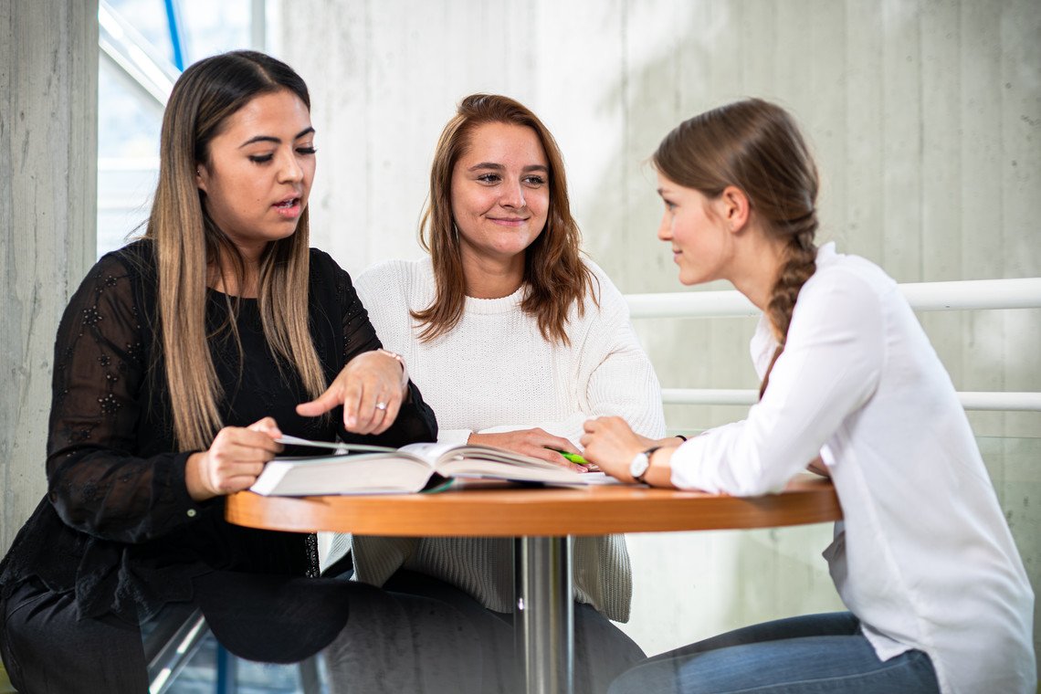 Gruppenarbeit von Auszubildenden 